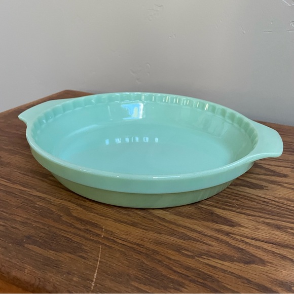 Vintage Fire-King Jadeite Pie Plate - Picture 1 of 6